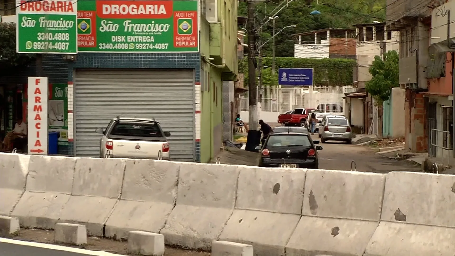 Pedestres arriscam a vida para atravessar estrada em Vila Velha