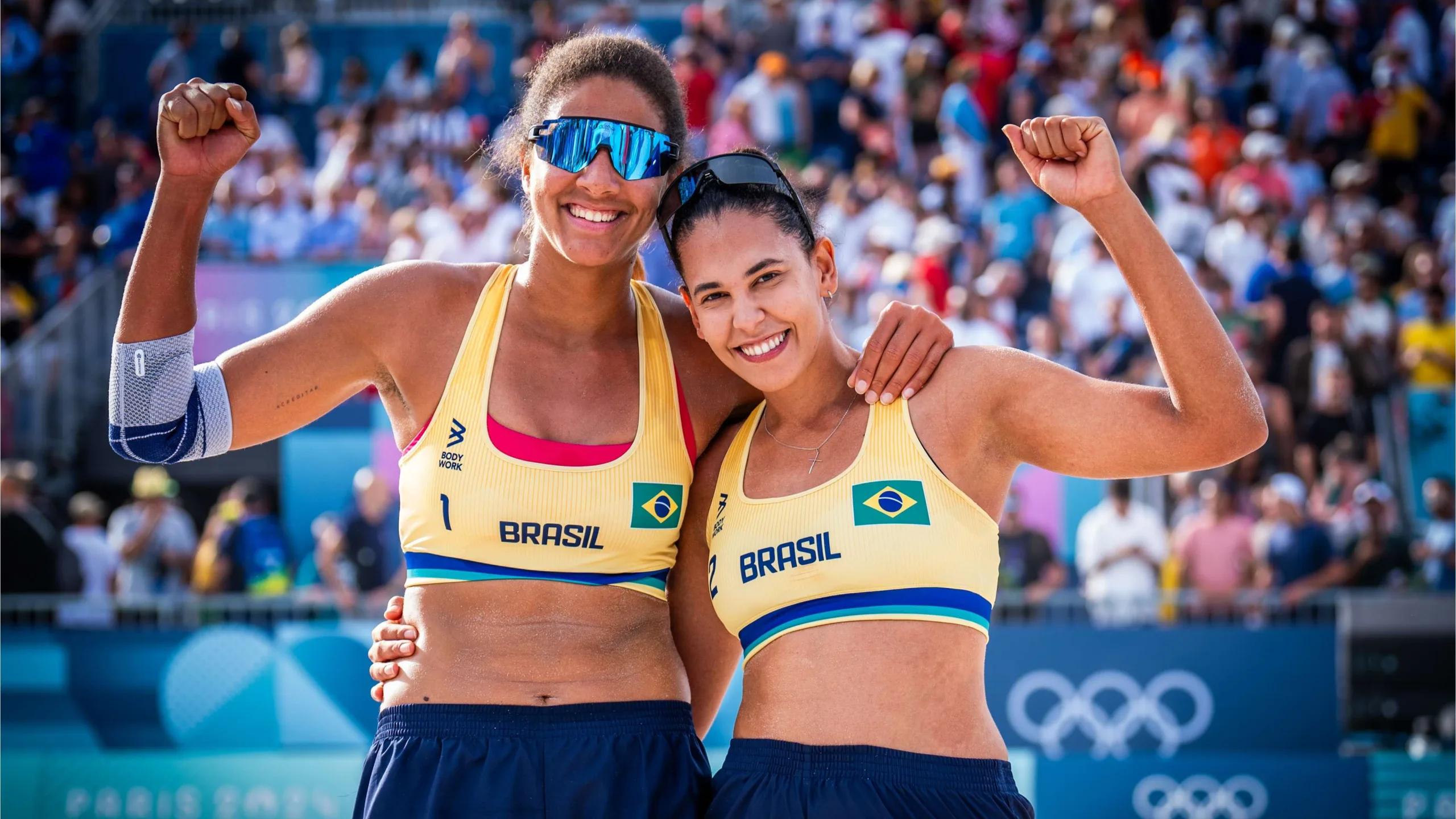 Ana Patrícia e Duda estão a uma vitória do pódio no vôlei de praia