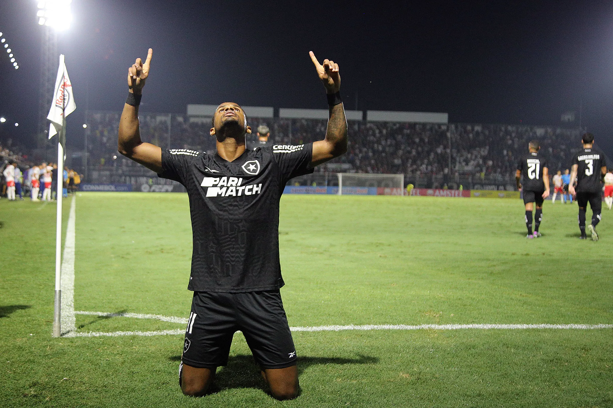 Só dá ele! Júnior Santos coloca o Botafogo na fase de grupo da Libertadores