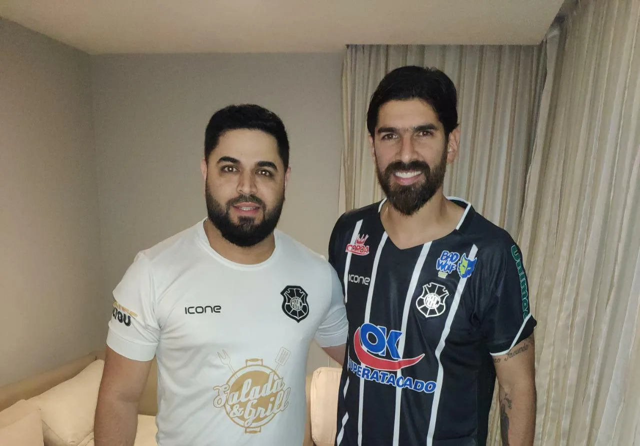 Loco Abreu terá salário, apartamento e carro de luxo em temporada no Rio Branco