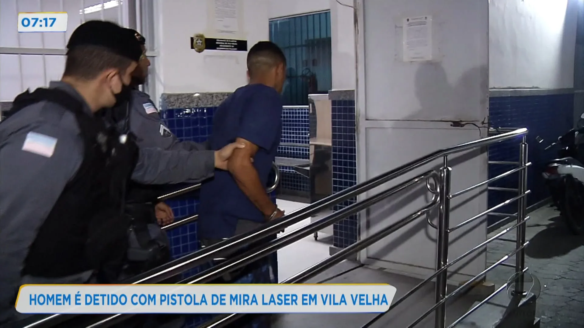 Homem é detido com pistola de mira laser em Vila Velha