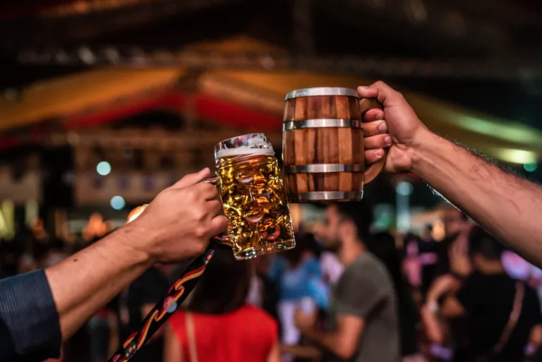 Oktoberfest ES terá chuva de chope e dia especial para as crianças. Veja a programação