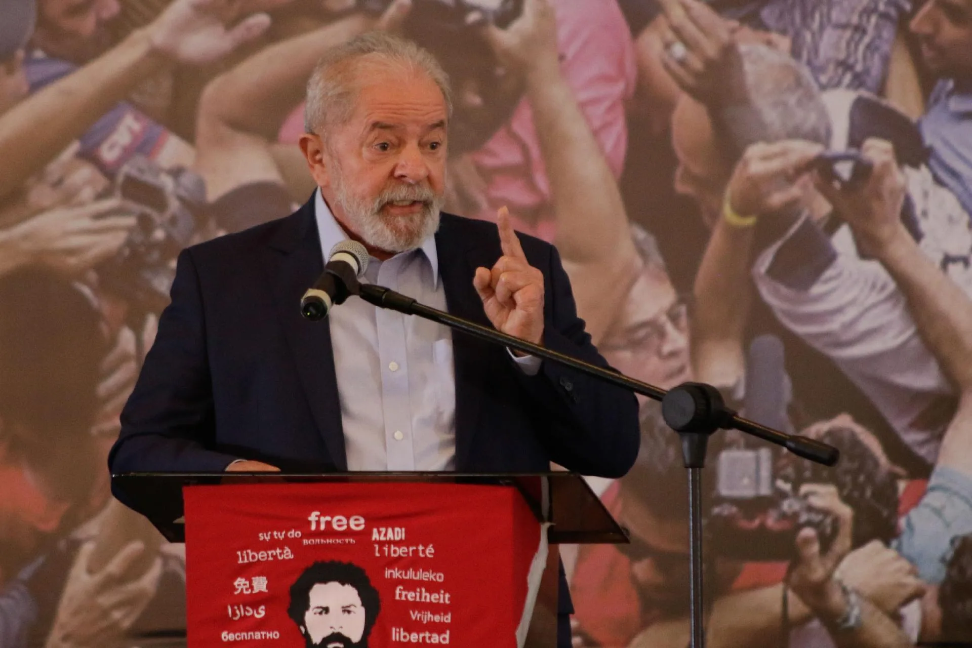 Lula anuncia isolamento após ser diagnosticado com covid-19