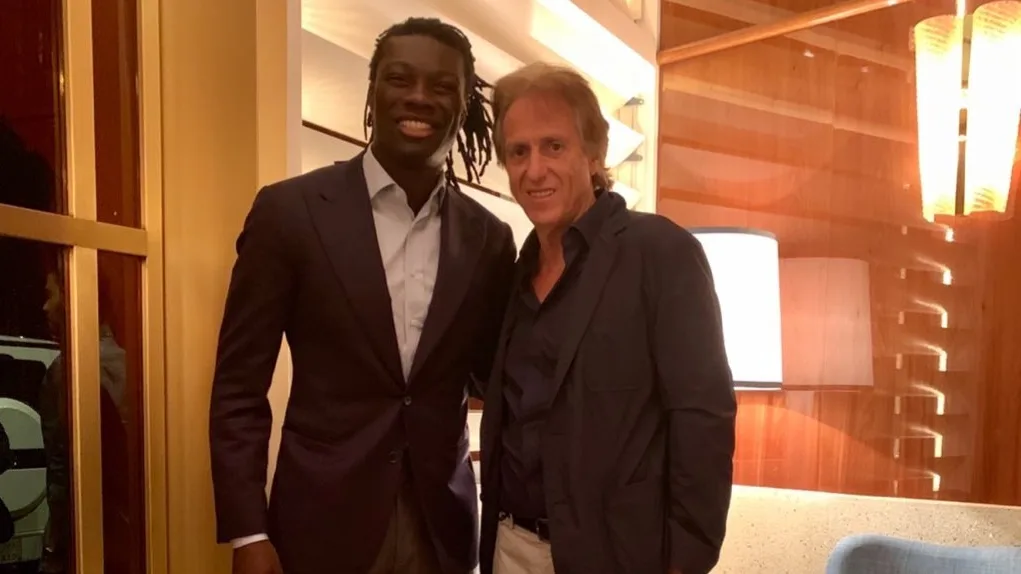 Gomis diz que comemorou gol para Jorge Jesus: 'um pai para mim'