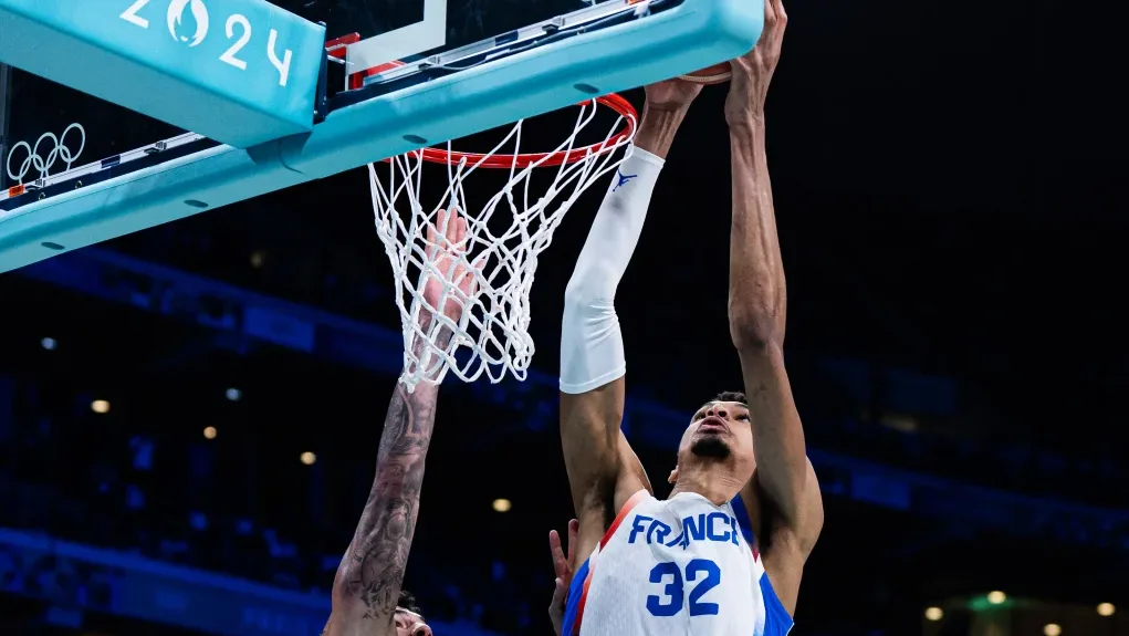 Seleção brasileira de basquete perde para a França em volta à Olimpíada