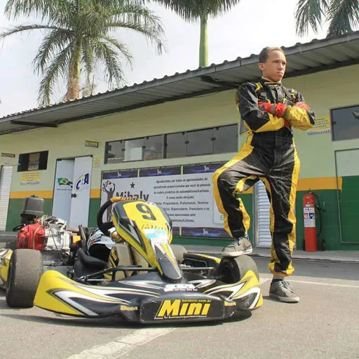 'Hamilton da Favela', piloto de 17 anos da Brasilândia se destaca na Fórmula Vee