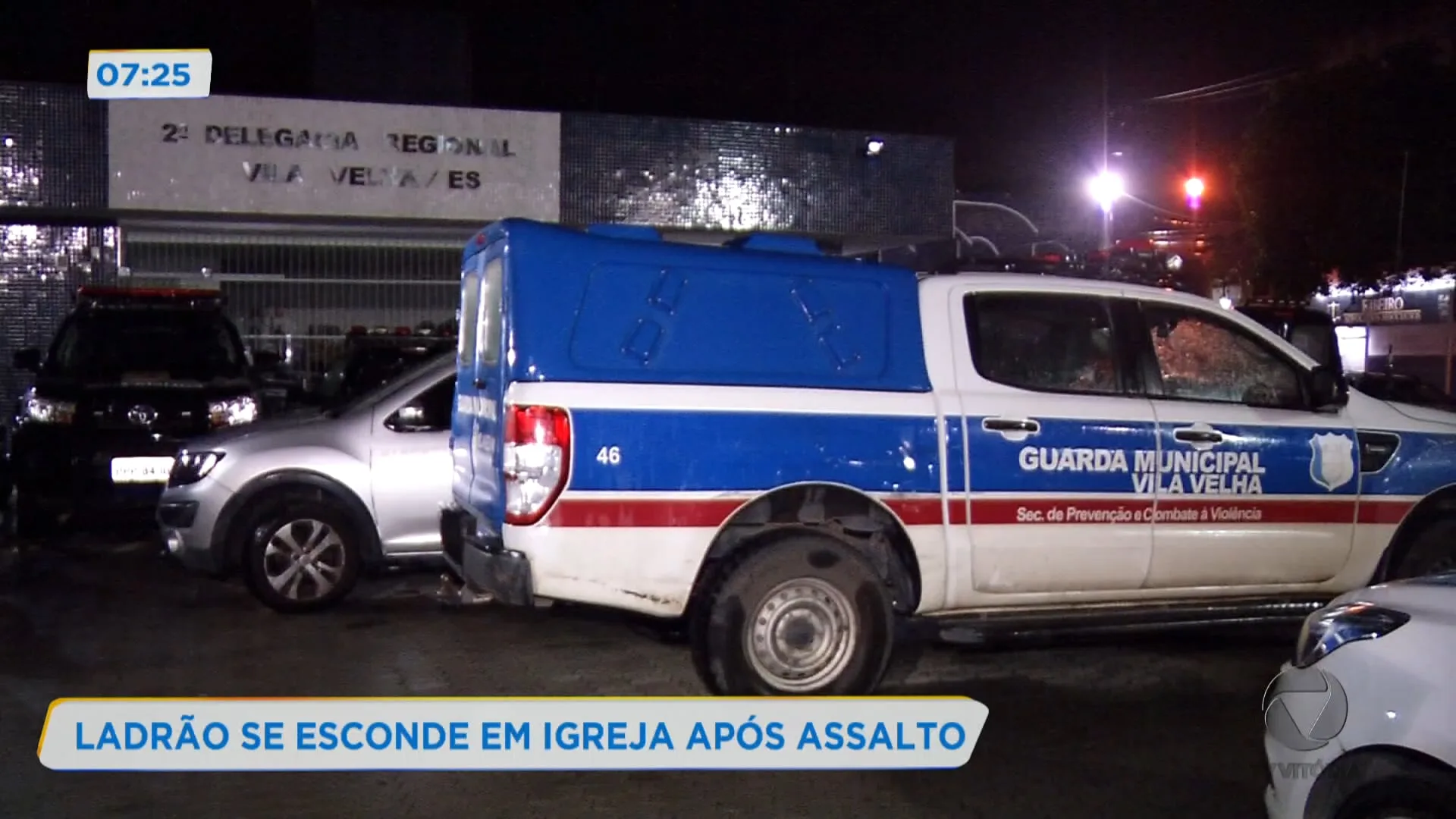 Ladrão se esconde dentro de igreja depois de assalto