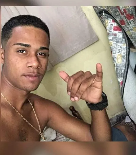 Jovem é assassinado ao sair para tomar açaí em praça de Cariacica