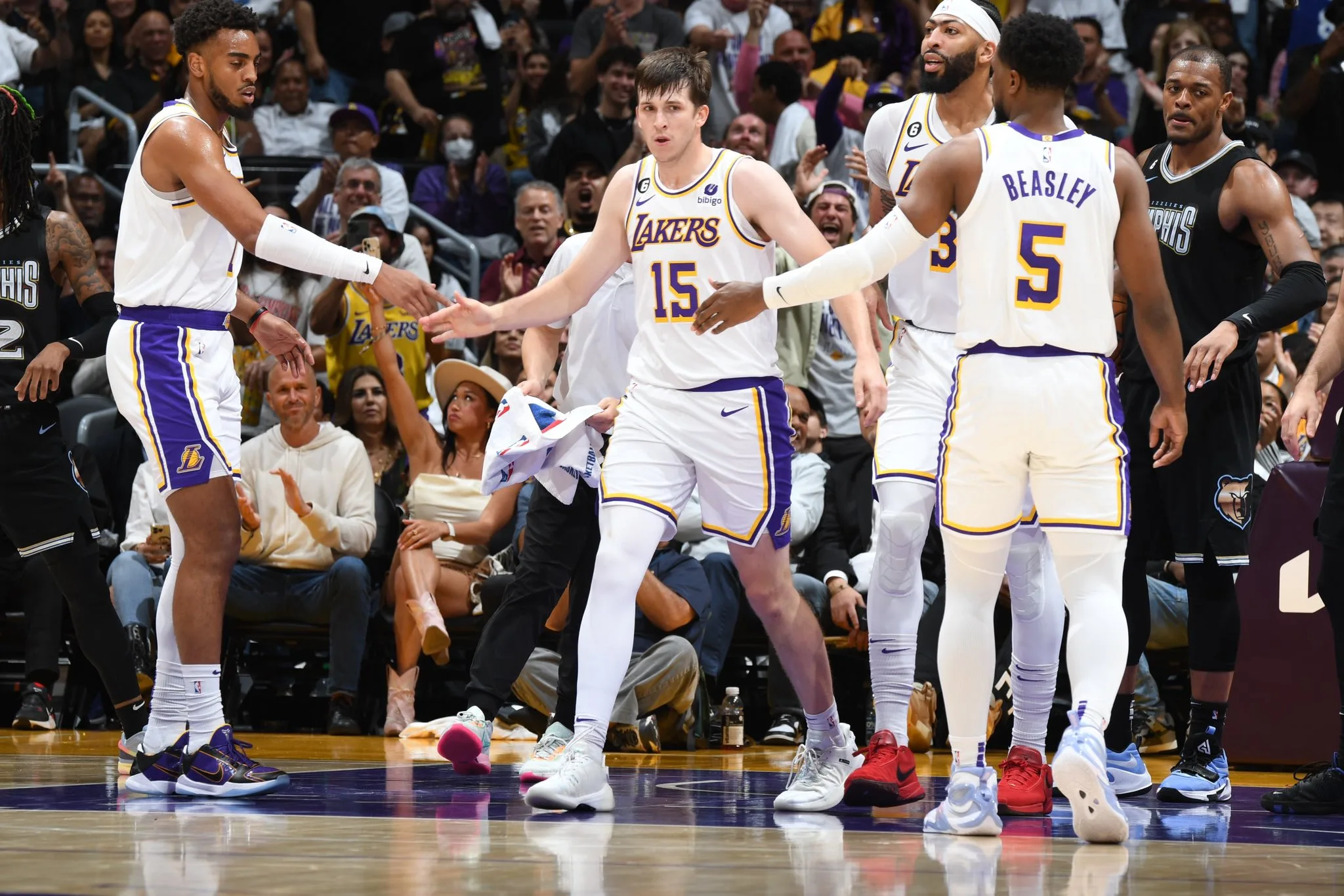 Lakers ofuscam 45 pontos de Ja Morant e abrem 2 a 1 nos playoffs; Heat e Suns ganham