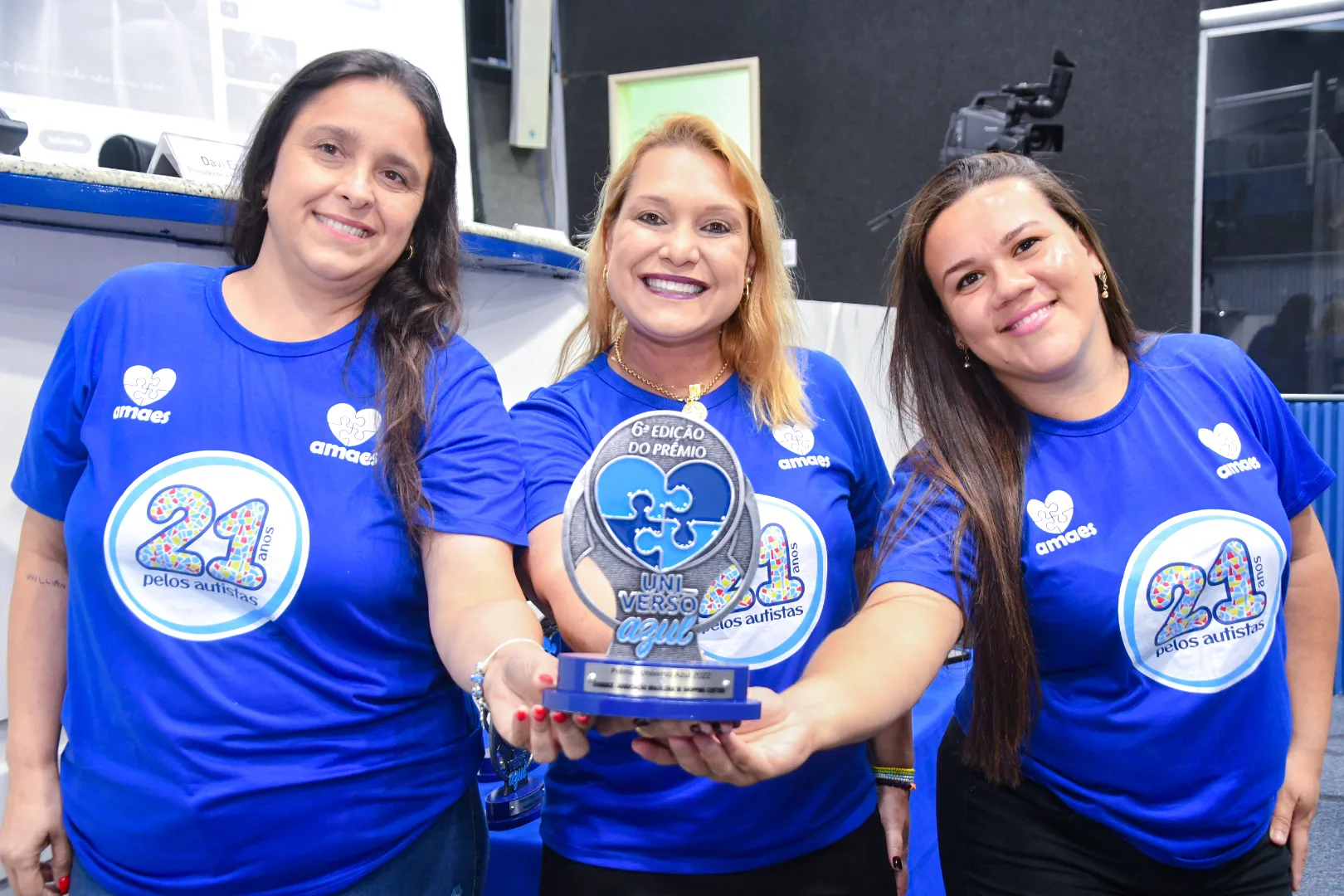 IAB e apresentador da TV Vitória recebem homenagem no 6º Prêmio Universo Azul da Amaes