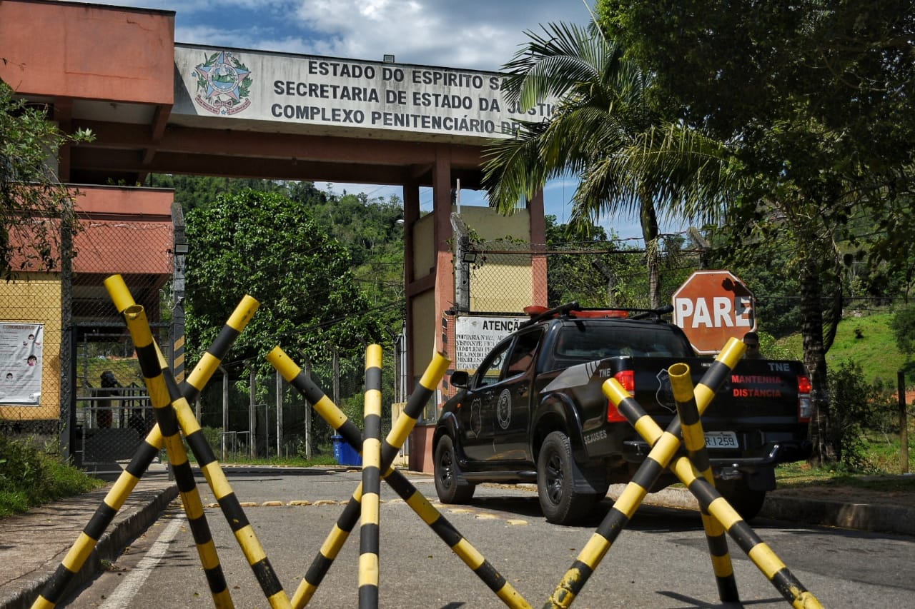 Diretora de presídio é investigada após detento furtar arma e sequestrar homem no ES