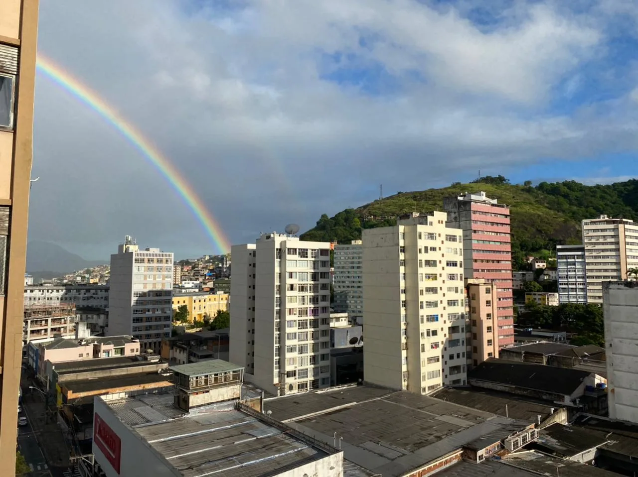 Quarta-feira começa com arco-íris no céu da Grande Vitória. Veja fotos