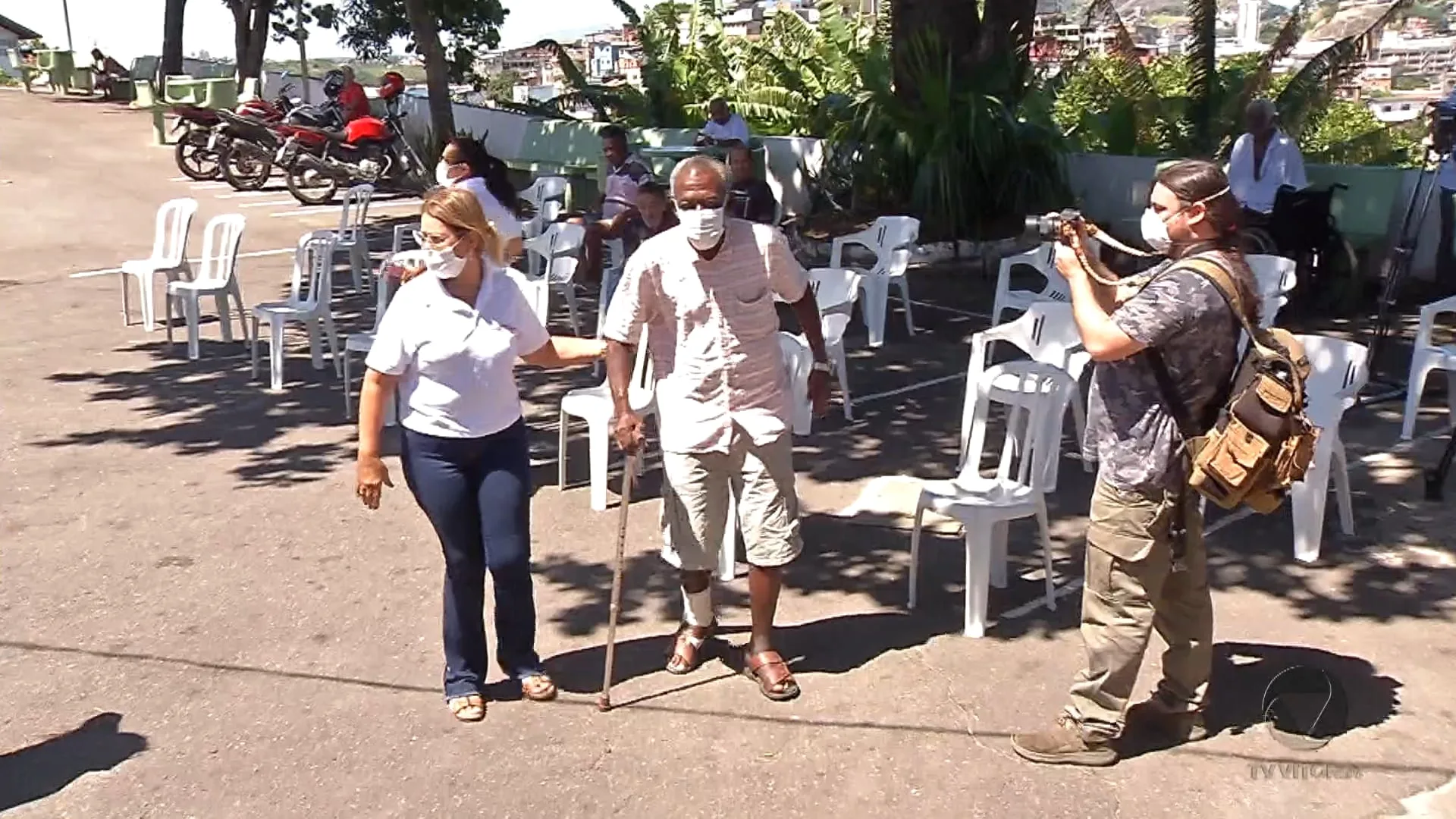 Vitória e Viana iniciam vacinação pela manhã