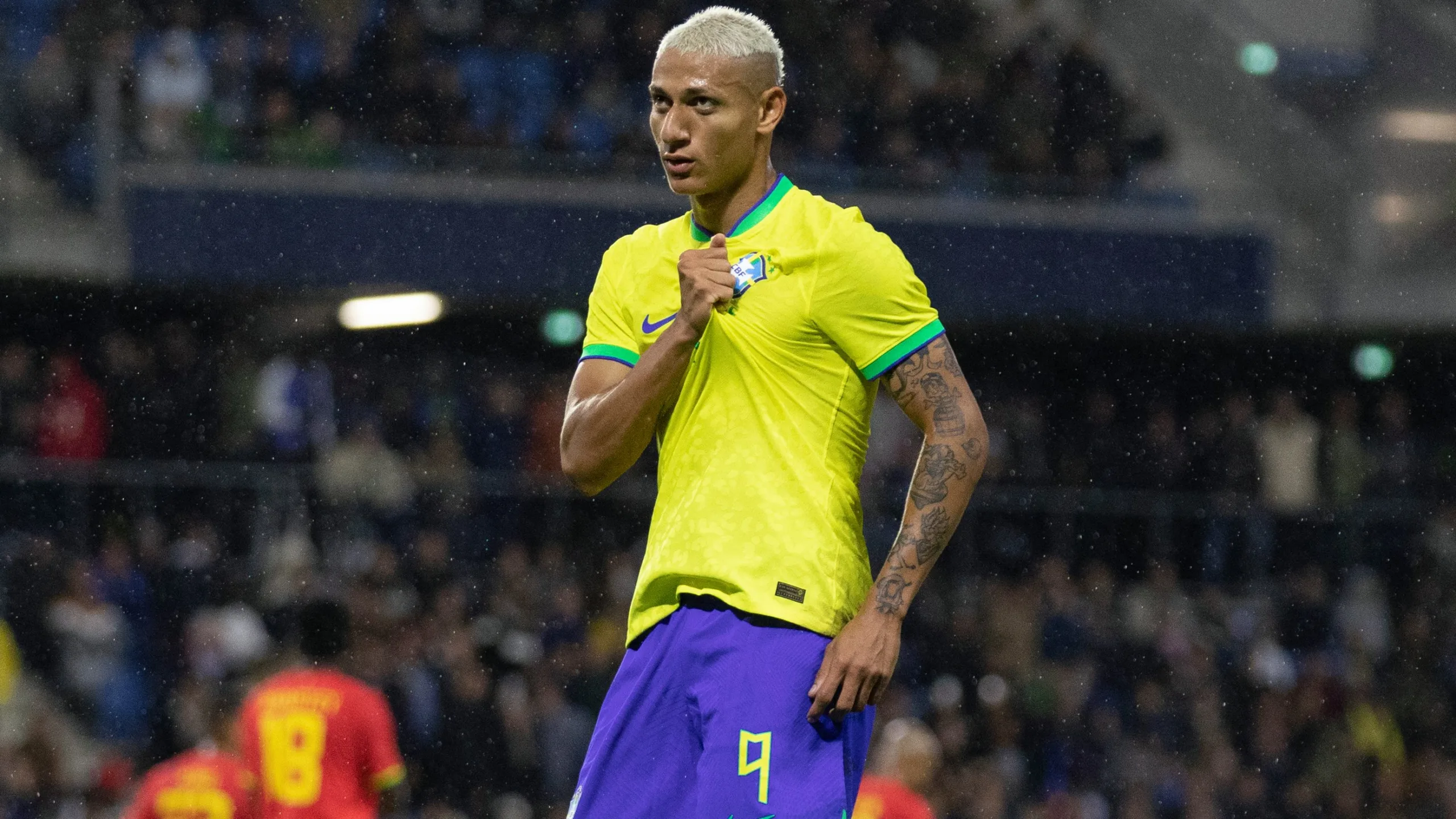 Conte diz que Richarlison não corre risco de perder a Copa: 'Lesão não é grave'