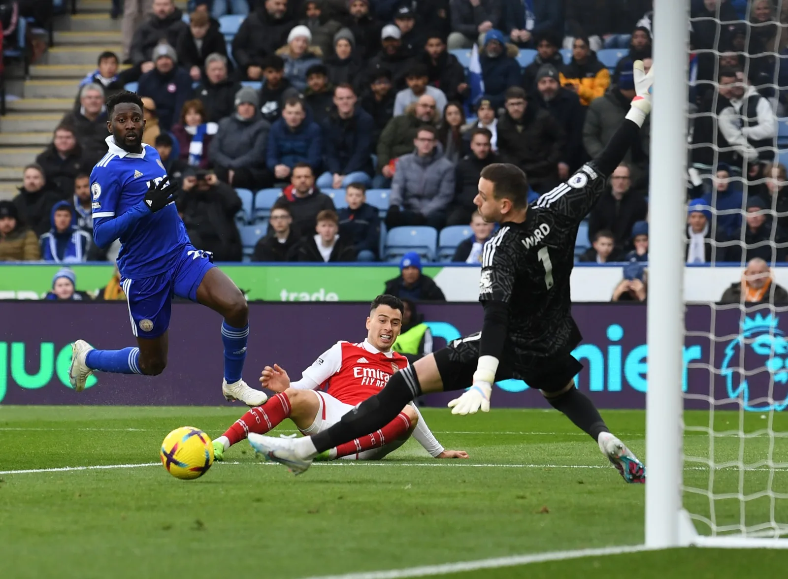 Com gol de Martinelli, Arsenal bate Leicester e abre folga na liderança do Inglês