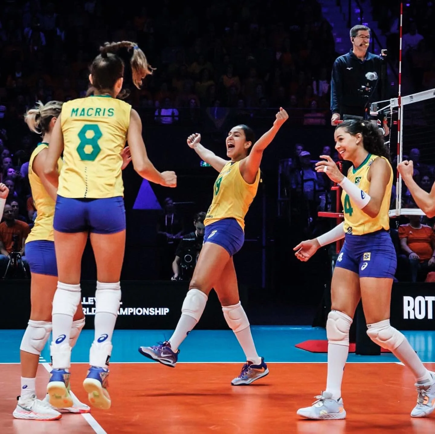 Brasil desafia invicta e atual campeã Sérvia por inédito título mundial de Vôlei