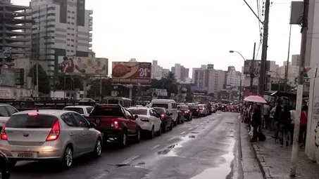 Ônibus com pane deixa trânsito caótico nos acessos à Terceira Ponte