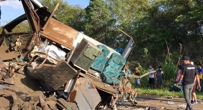 Sobe para 41 o número de mortos em acidente em Taguaí, em SP