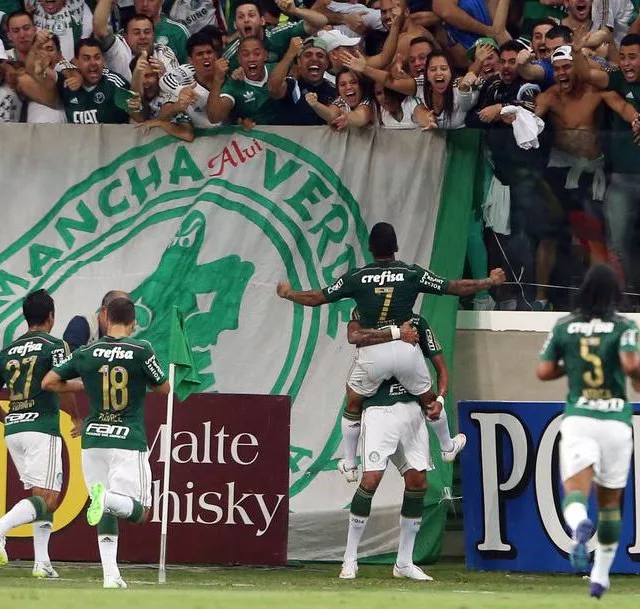 Palmeiras bate Corinthians nos pênaltis e avança à final do Paulistão