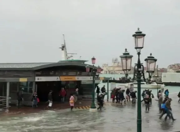 Prejuízos em Veneza já somam R$ 4,66 bilhões