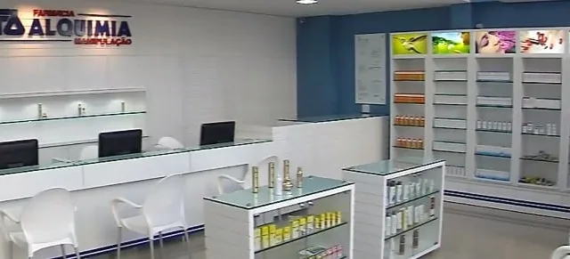 Farmácia Alquimia com vagas em três cidades