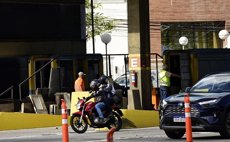 Demolição: cabines de pedágio da Terceira Ponte começam a ser desmontadas