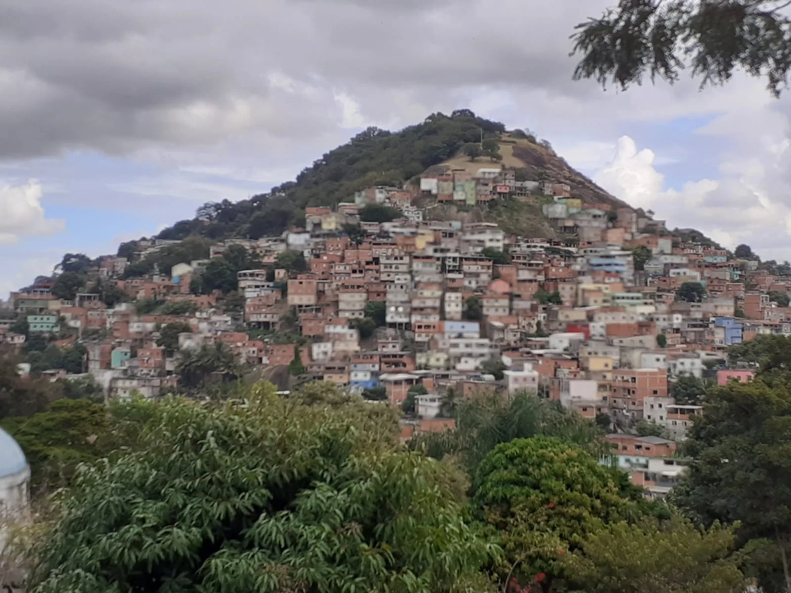 Tiroteio: polícia apreende drogas e dinheiro após novo confronto em morro de Vitória