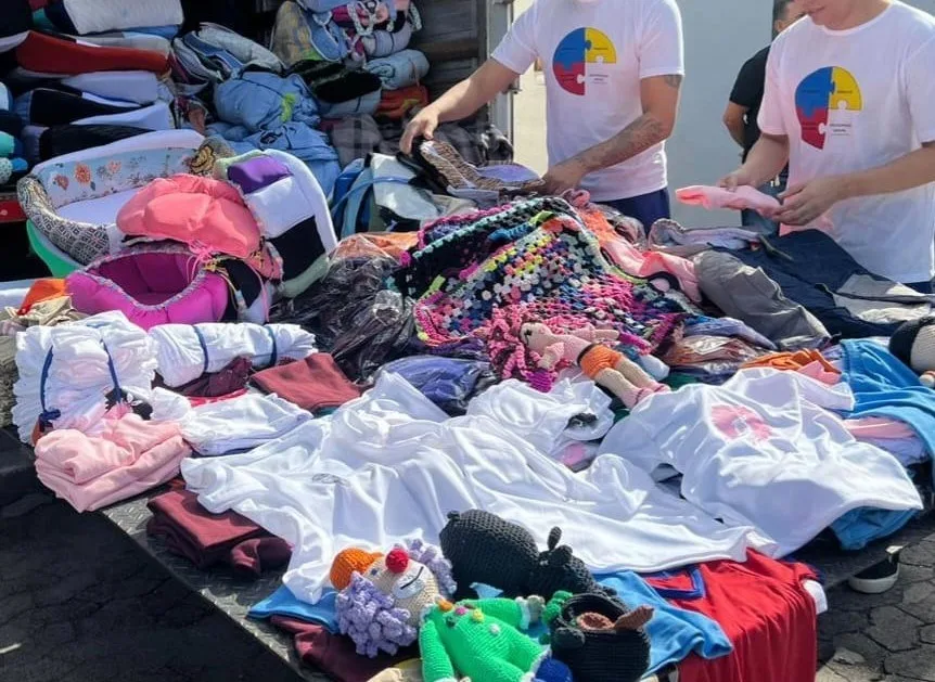 Sistema prisional fabrica roupas para doar às vítimas das chuvas no Sul do ES