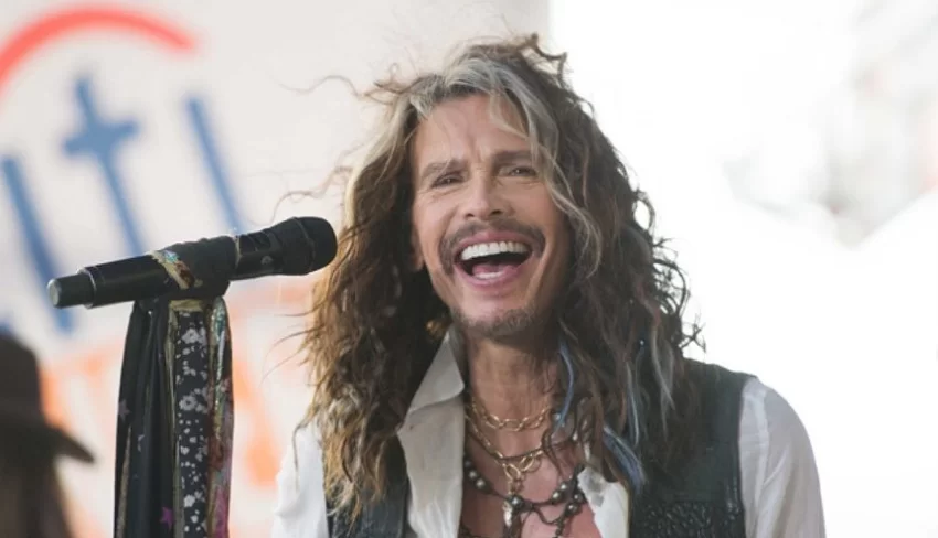 Steven Tyler, vocalista do Aerosmith, é indiciado por abuso sexual contra menor de idade