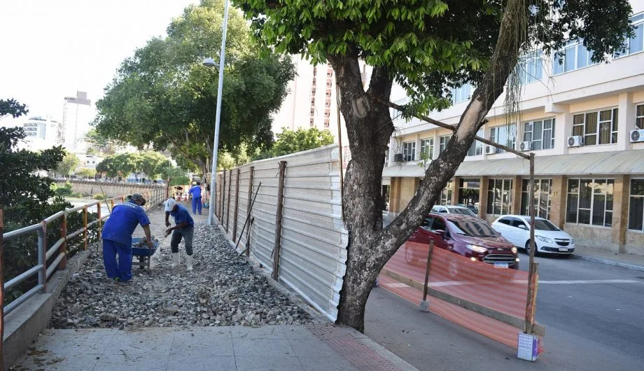 Calçadão da Beira Rio em Cachoeiro começa a receber obras de reforma