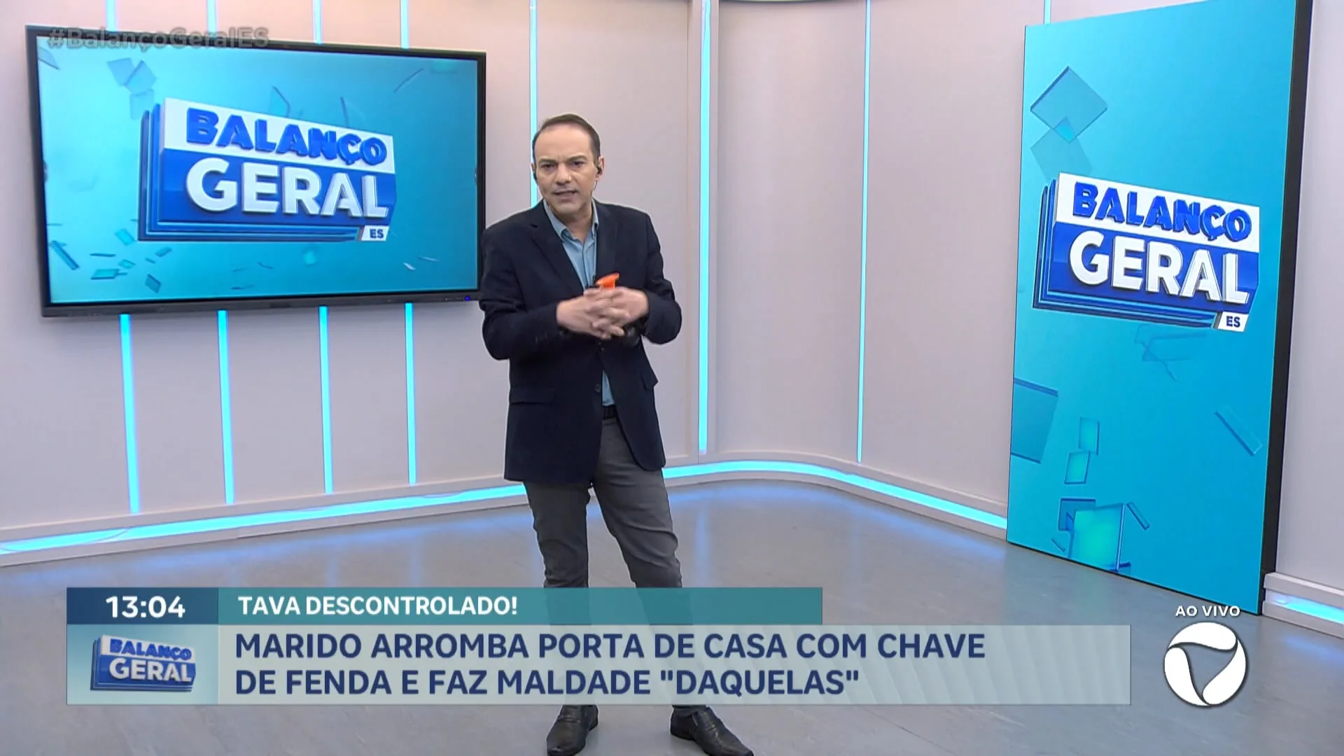 TAVA DESCONTROLADO! MARIDO ARROMBA PORTA DE CASA COM CHAVE DE FENDA E FAZ MALDADE DAQUELAS"..."