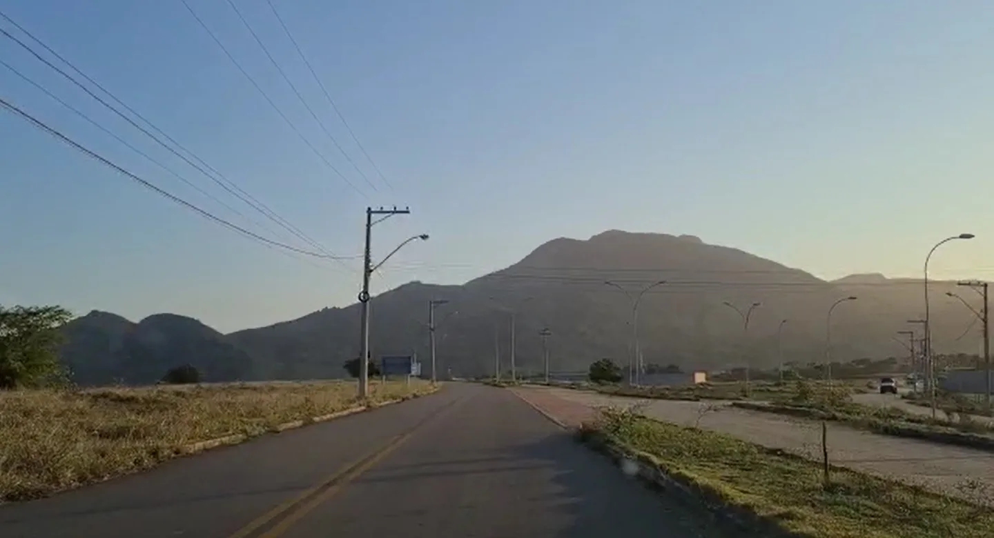 Corpo é encontrado com indícios de espancamento em área deserta de bairro na Serra