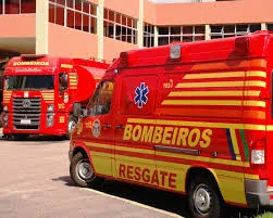 Bombeiros combatem incêndio na zona rural de São Roque do Canaã