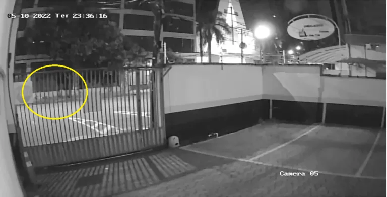 VÍDEO | Morador de rua é morto a pedradas em calçada de igreja na Praia do Canto, em Vitória