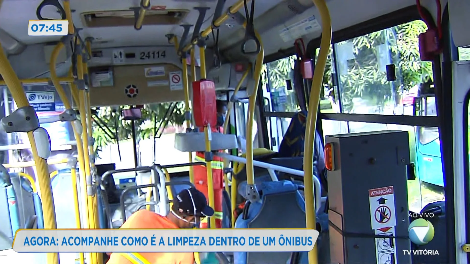 Ônibus são higienizados para transporte de passageiros na Serra