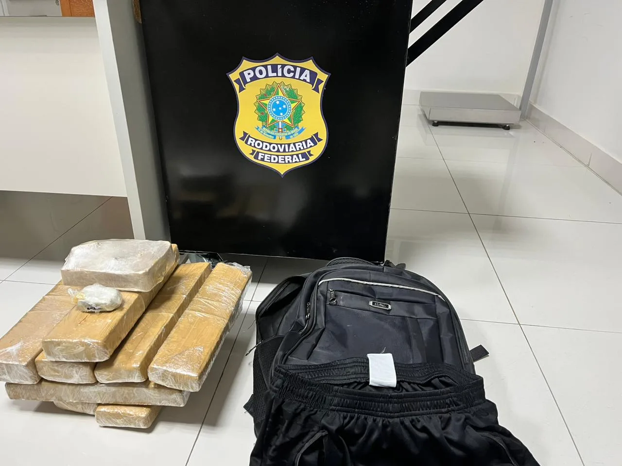 Homem é flagrado transportando 10kg de maconha de BH para Vitória