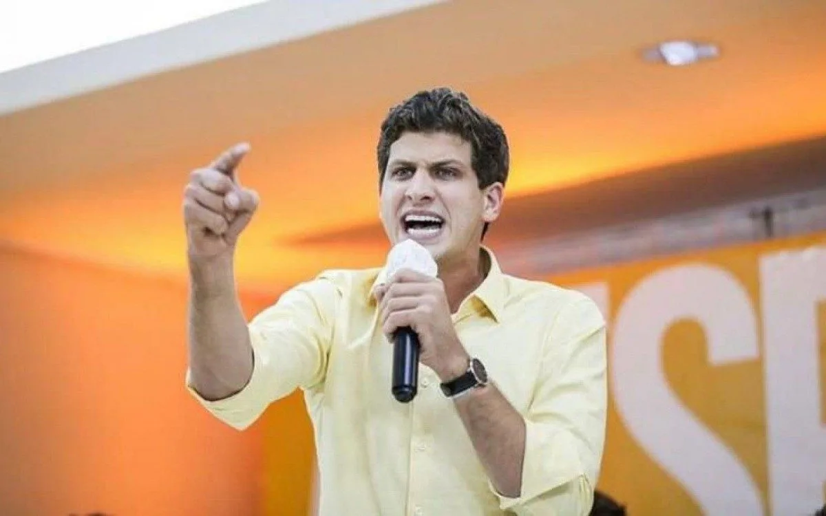 João Campos, reeleito em Recife, é pop nas redes sociais e opção para 2026