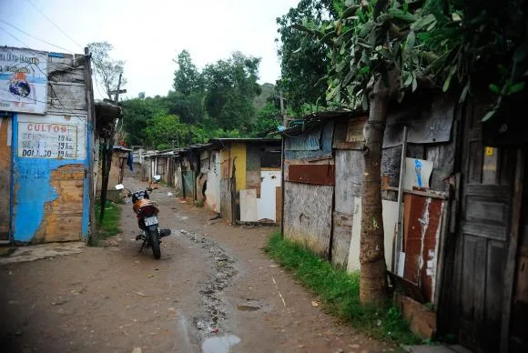 Moradores do asfalto têm visão preconceituosa de favelas, mostra pesquisa