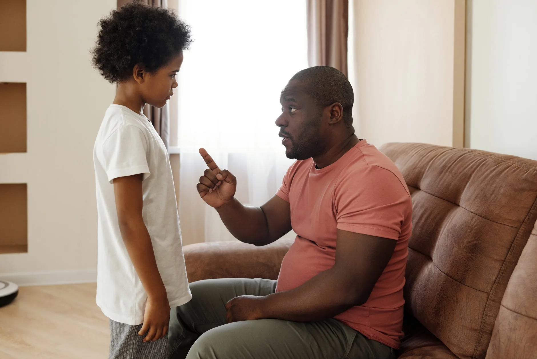 Como educar os filhos da nova geração? Especialista alerta os pais sobre a importância da correção