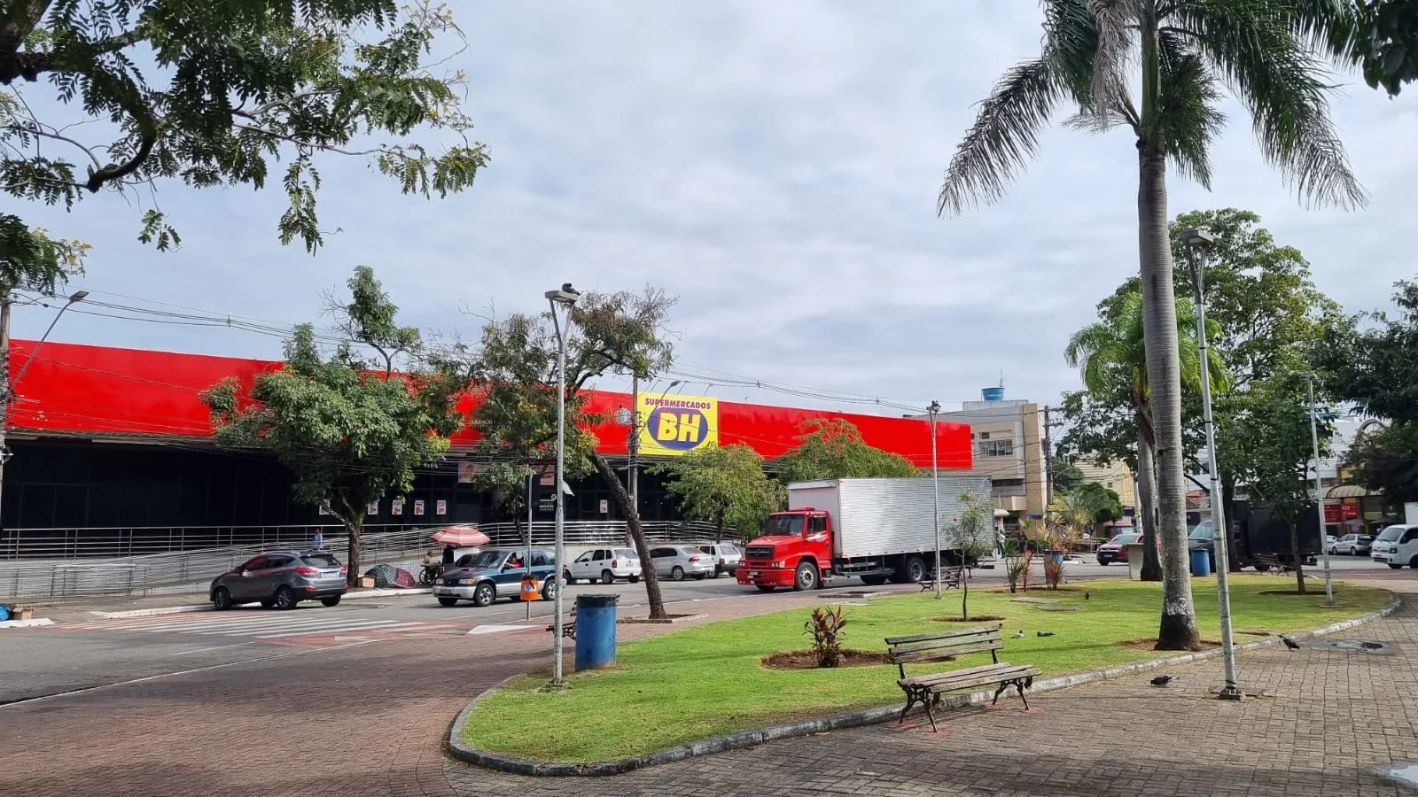 Supermercado muda de nome e causa "confusão" em Jardim da Penha