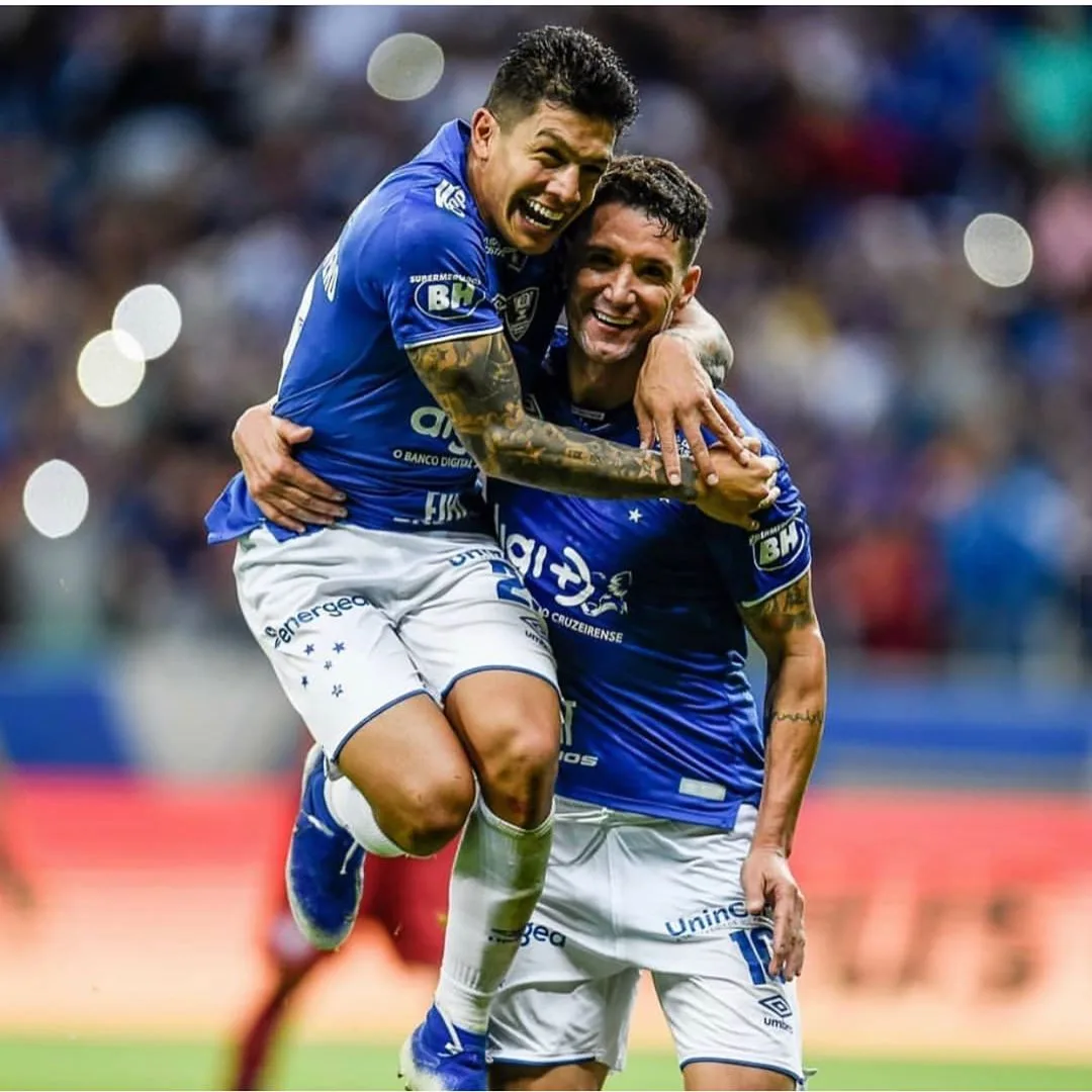 Jogador Thiago Neves celebra no Cruzeiro: 'Um dos gols mais importantes da carreira'