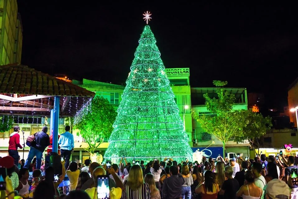 Últimos dias para conferir a decoração natalina na Praça de Fátima em Cachoeiro