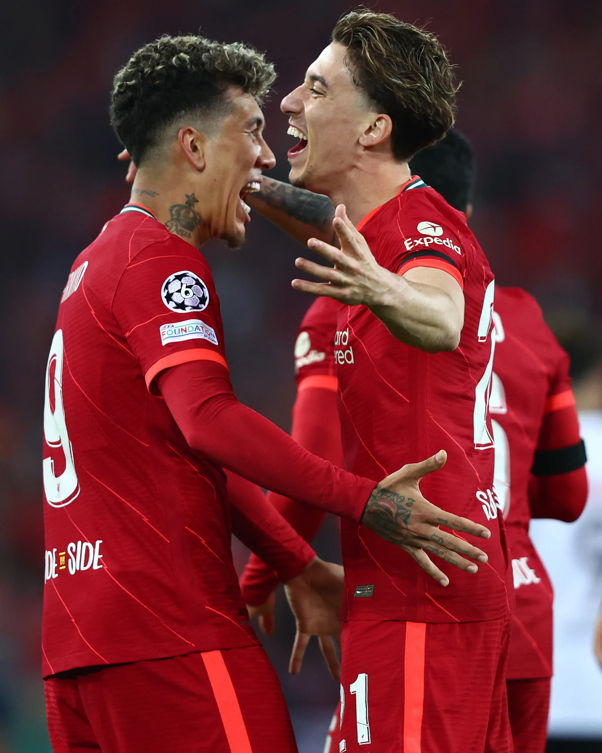 Com 2 de Firmino, Liverpool empata com Benfica e avança para semifinal