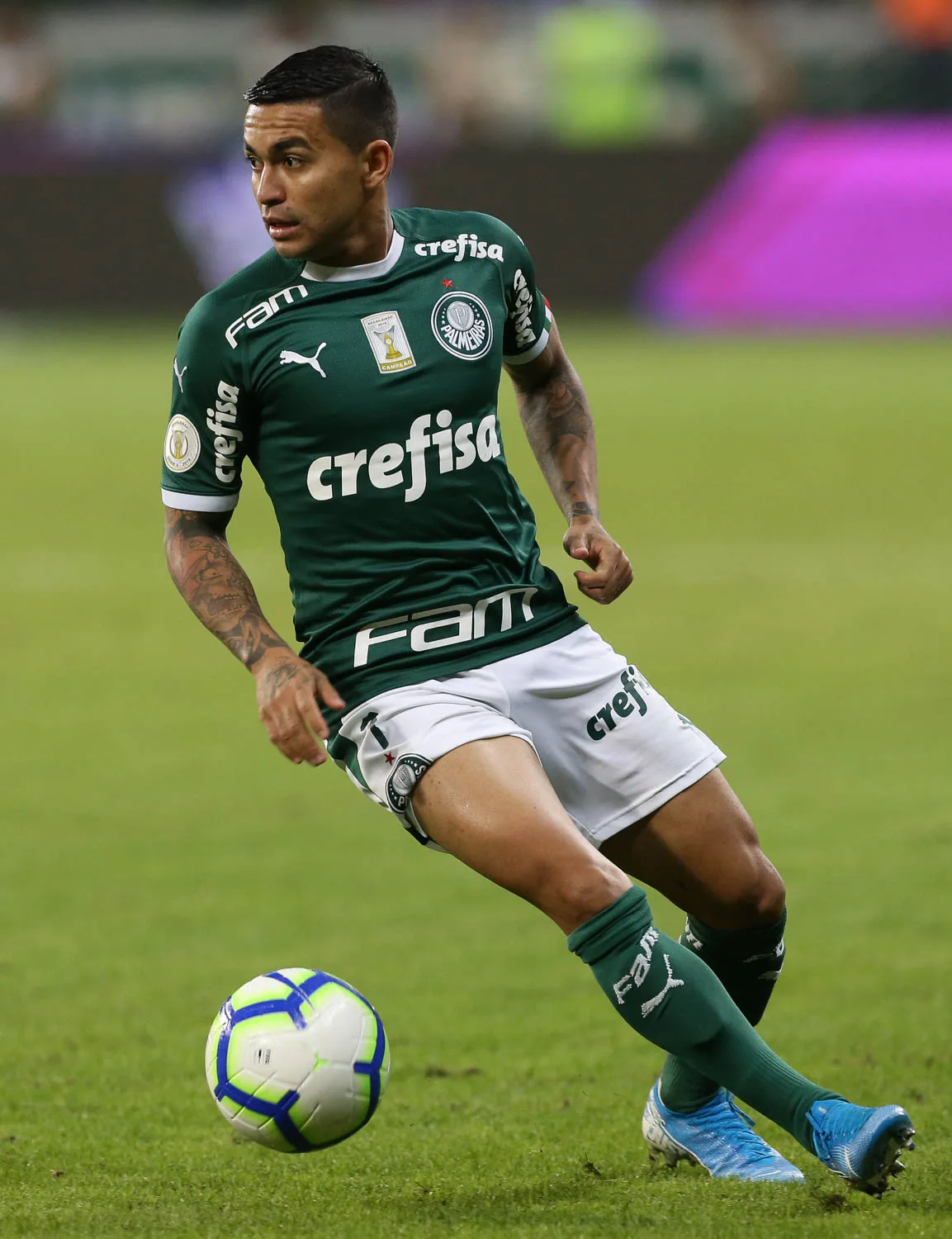 O jogador Dudu, da SE Palmeiras, em jogo contra a equipe do Cruzeiro EC, durante partida válida pela décima nona rodada, do Campeonato Brasileiro, Série A, na arena Allianz Parque.