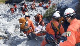 Vulcão em erupção no Japão deixa 47 mortos e 16 desaparecidos