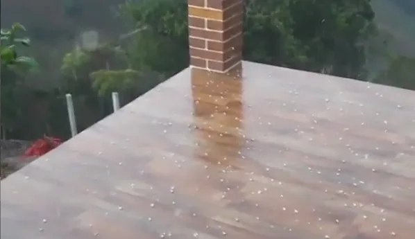 VÍDEO | Chuva de granizo é registrada em Santa Maria de Jetibá na tarde desta quarta