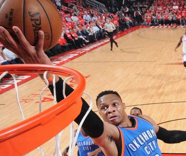 Westbrook brilha com novo 'triple-double', mas Rockets bate Thunder e abre 2 a 0