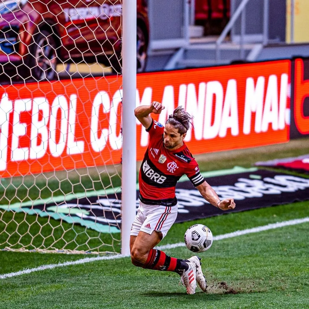 Diego aponta erros do Flamengo e diz estar inconformado com derrota para o Vasco