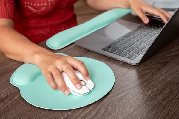 Ergonomia traz segurança para empresas no home office