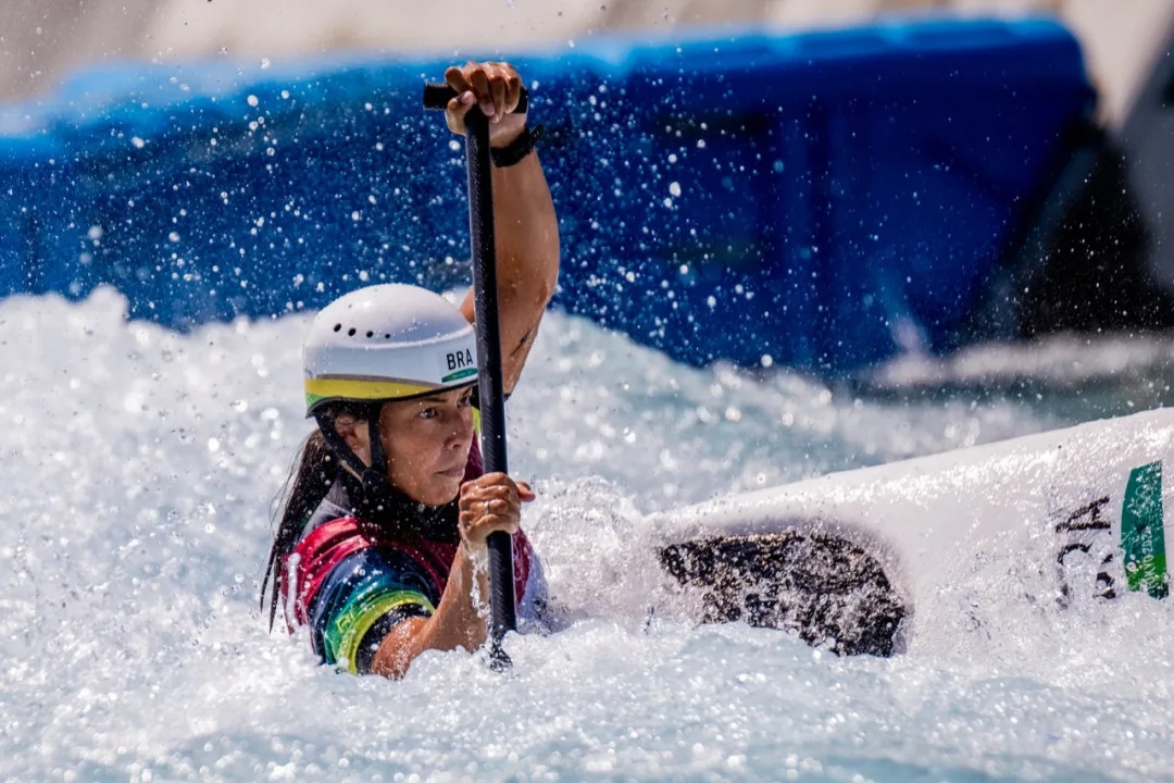 Ana Sátila comete erros na final e fica em 10º lugar na canoagem slalom